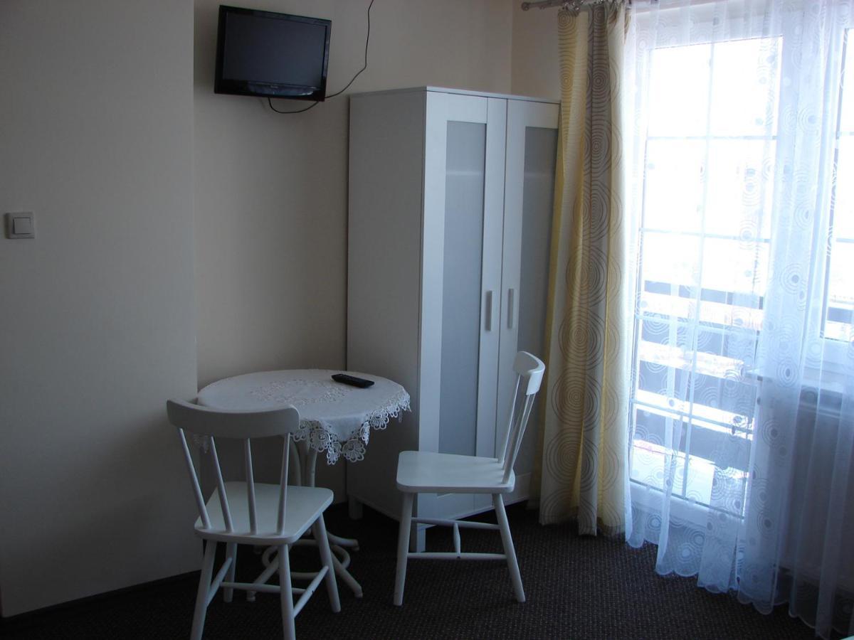 Restauracja Applause Hotel Ludwin Ngoại thất bức ảnh