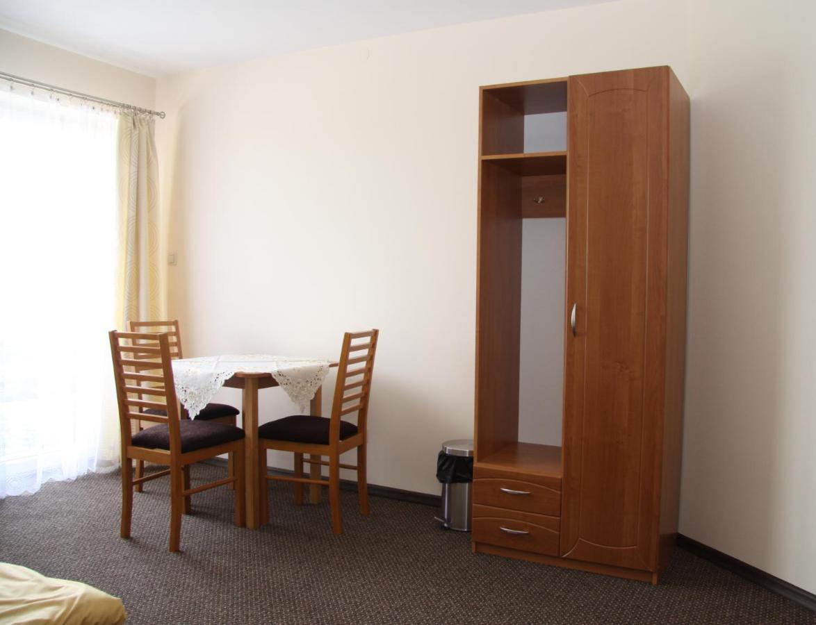 Restauracja Applause Hotel Ludwin Ngoại thất bức ảnh