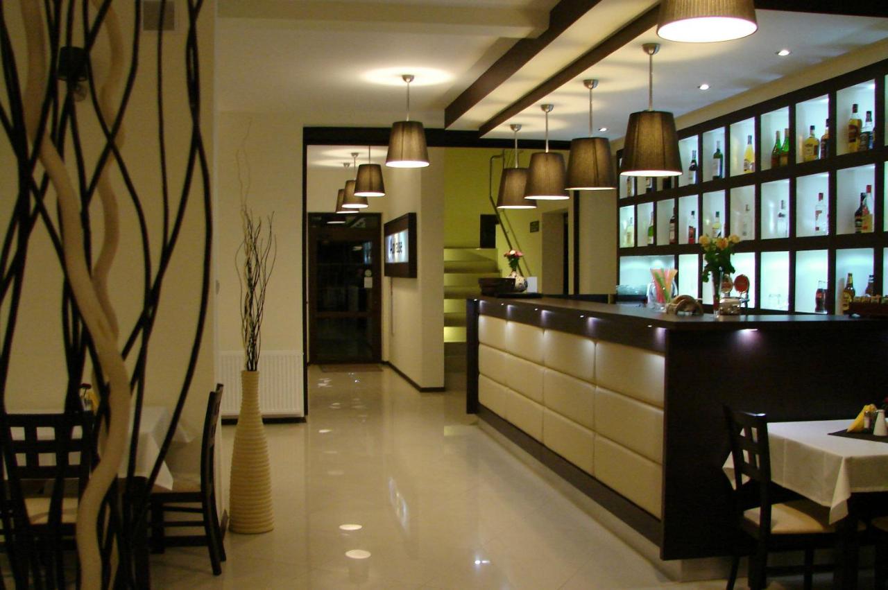 Restauracja Applause Hotel Ludwin Ngoại thất bức ảnh