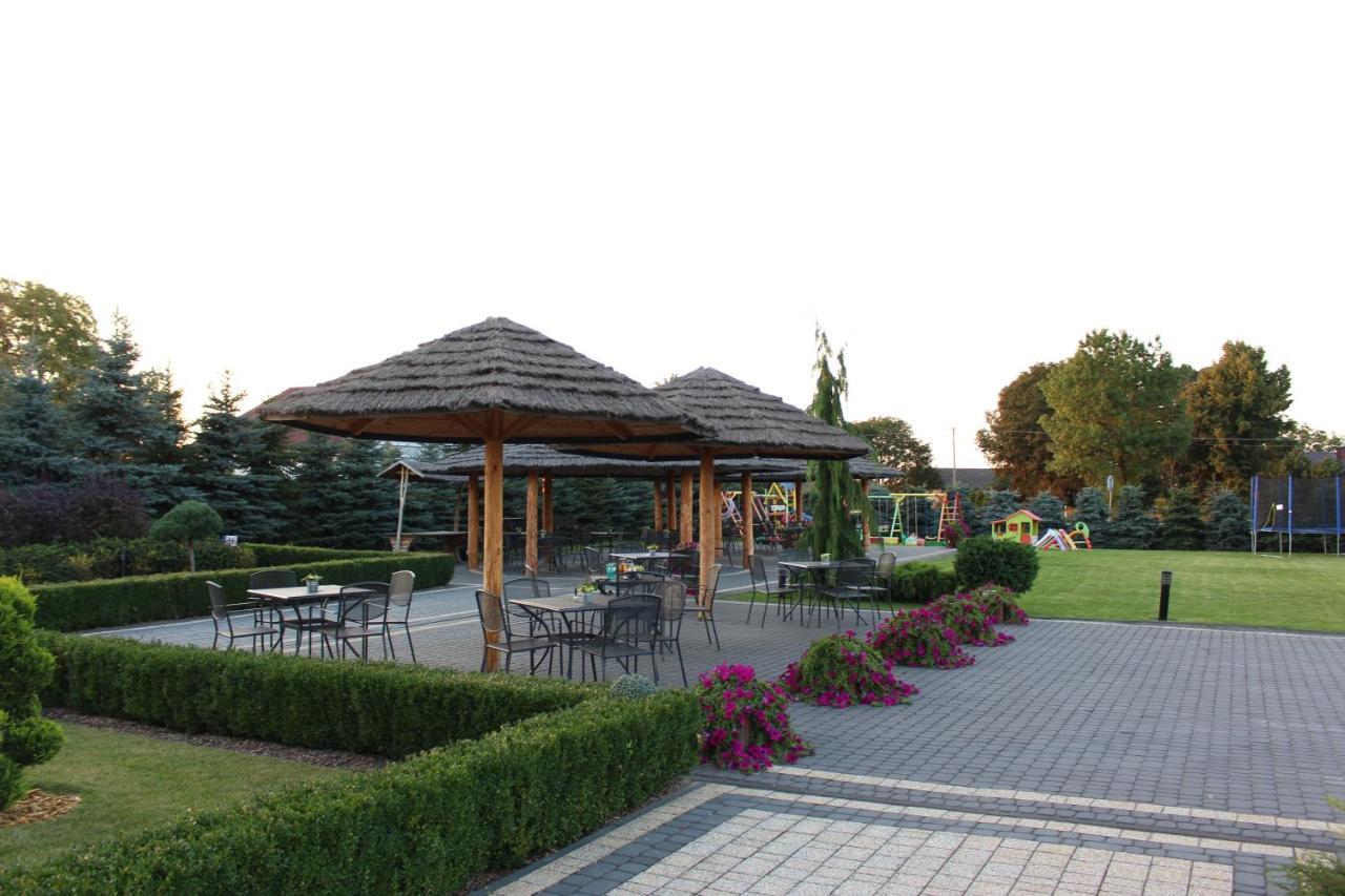 Restauracja Applause Hotel Ludwin Ngoại thất bức ảnh