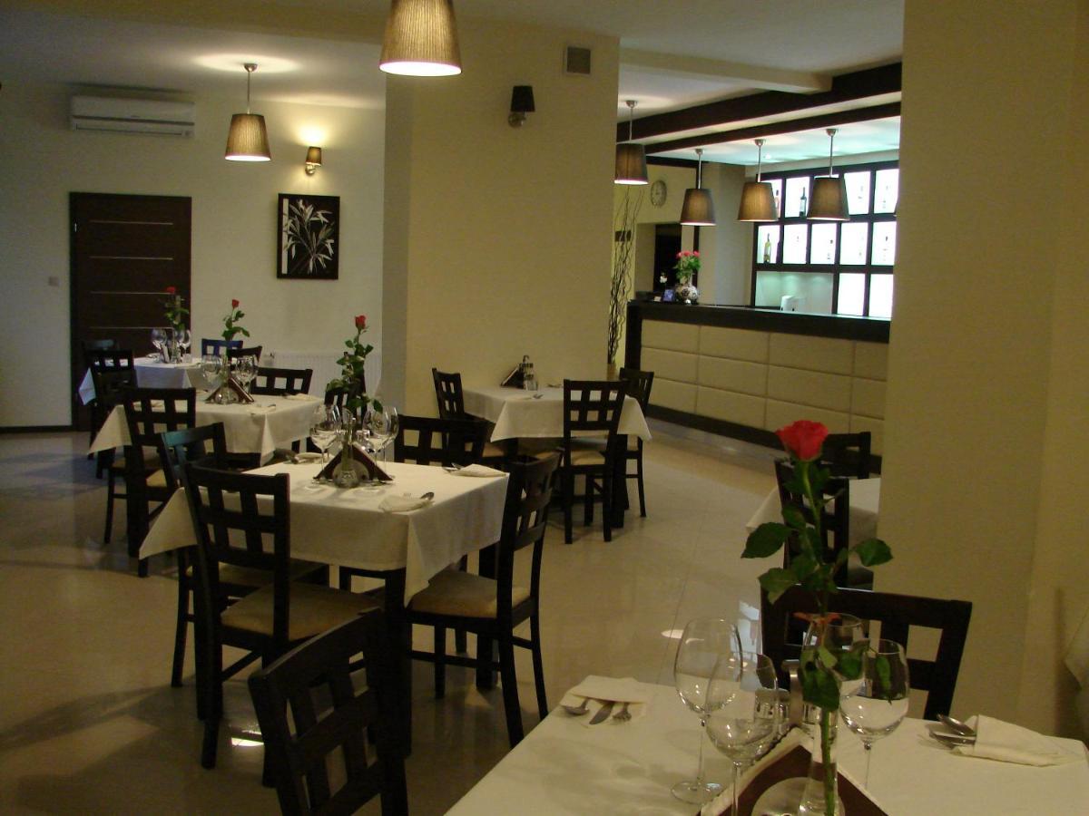 Restauracja Applause Hotel Ludwin Ngoại thất bức ảnh