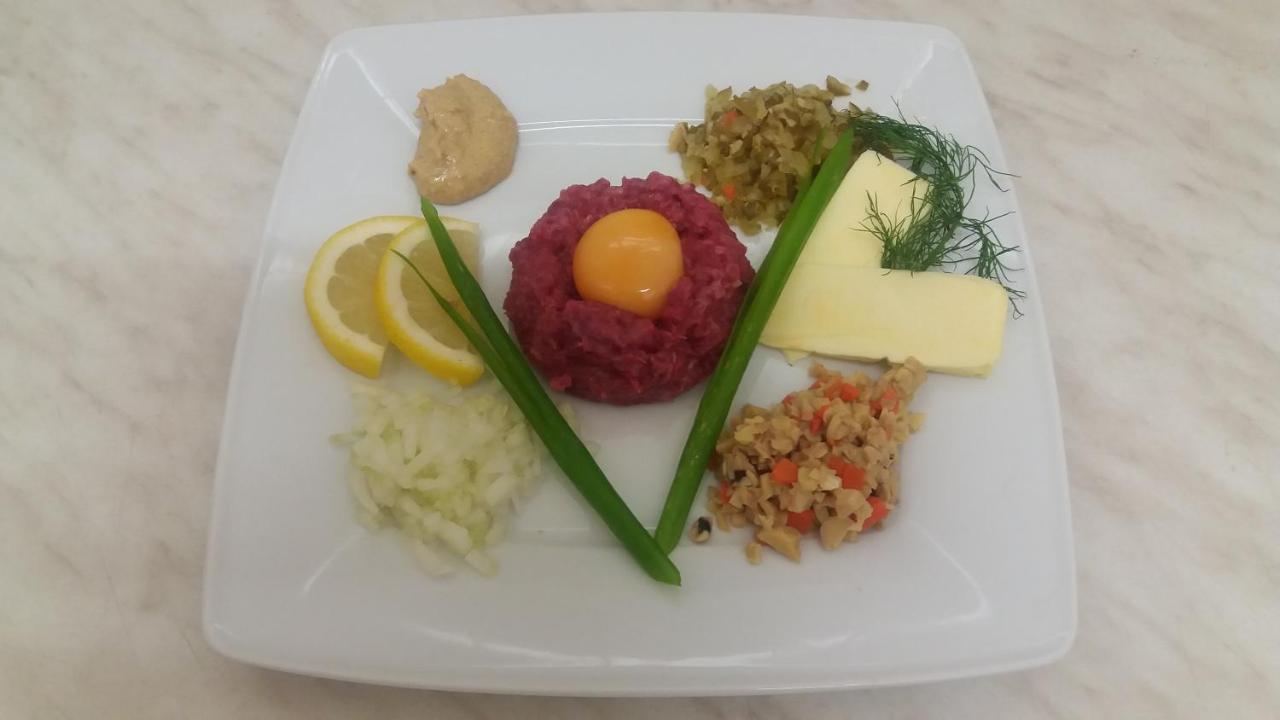 Restauracja Applause Hotel Ludwin Ngoại thất bức ảnh